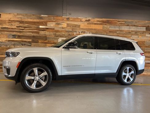 Used 2021 Jeep Grand Cherokee L Limited w/ Trailer Tow Group (B) AWD/4WD image 17