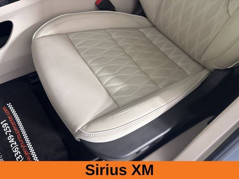 Used 2023 Buick Envision Avenir image 12