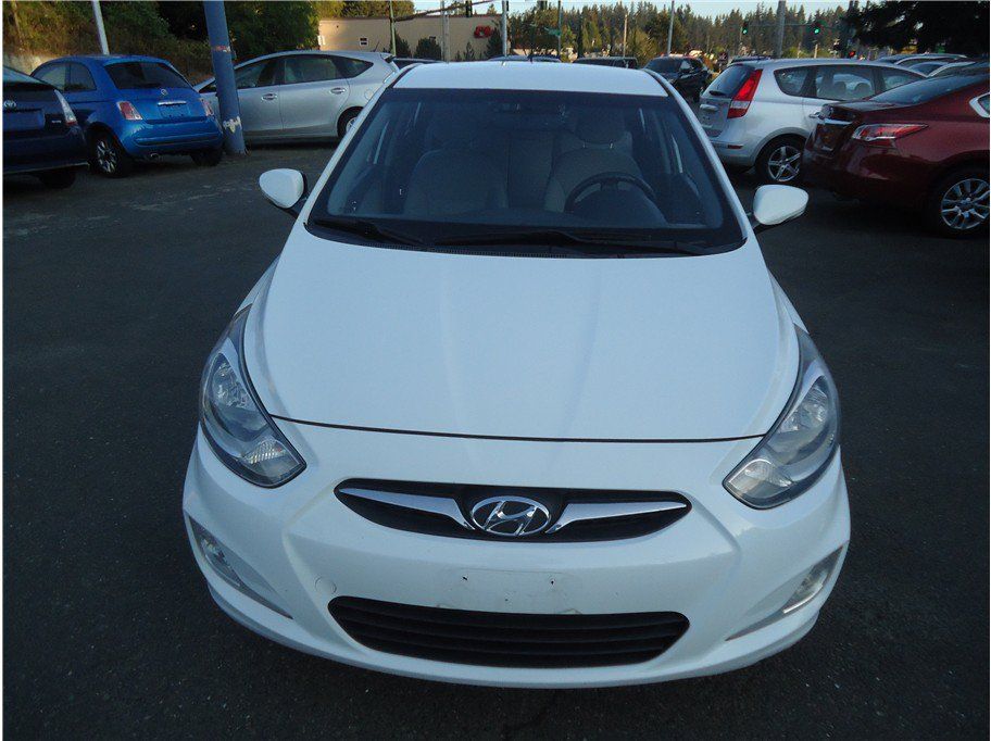 Used 2013 Hyundai Accent SE FWD image 2