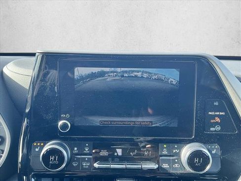 Certified 2024 Toyota Highlander XLE image 14