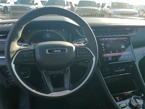 New 2025 Jeep Grand Cherokee Limited image 21