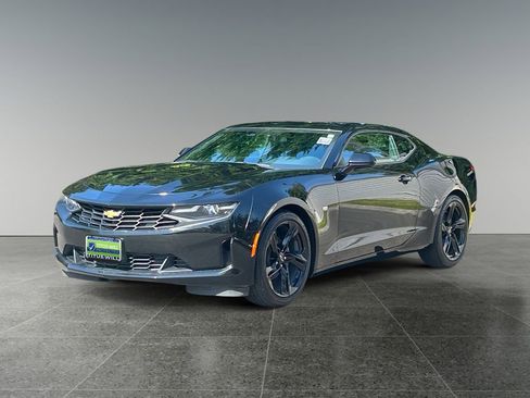 Used 2024 Chevrolet Camaro LT RWD image 4