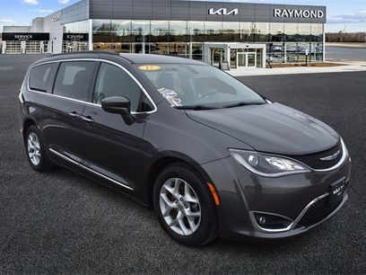 Used 2017 Chrysler Pacifica Touring-L w/ Tire & Wheel Group