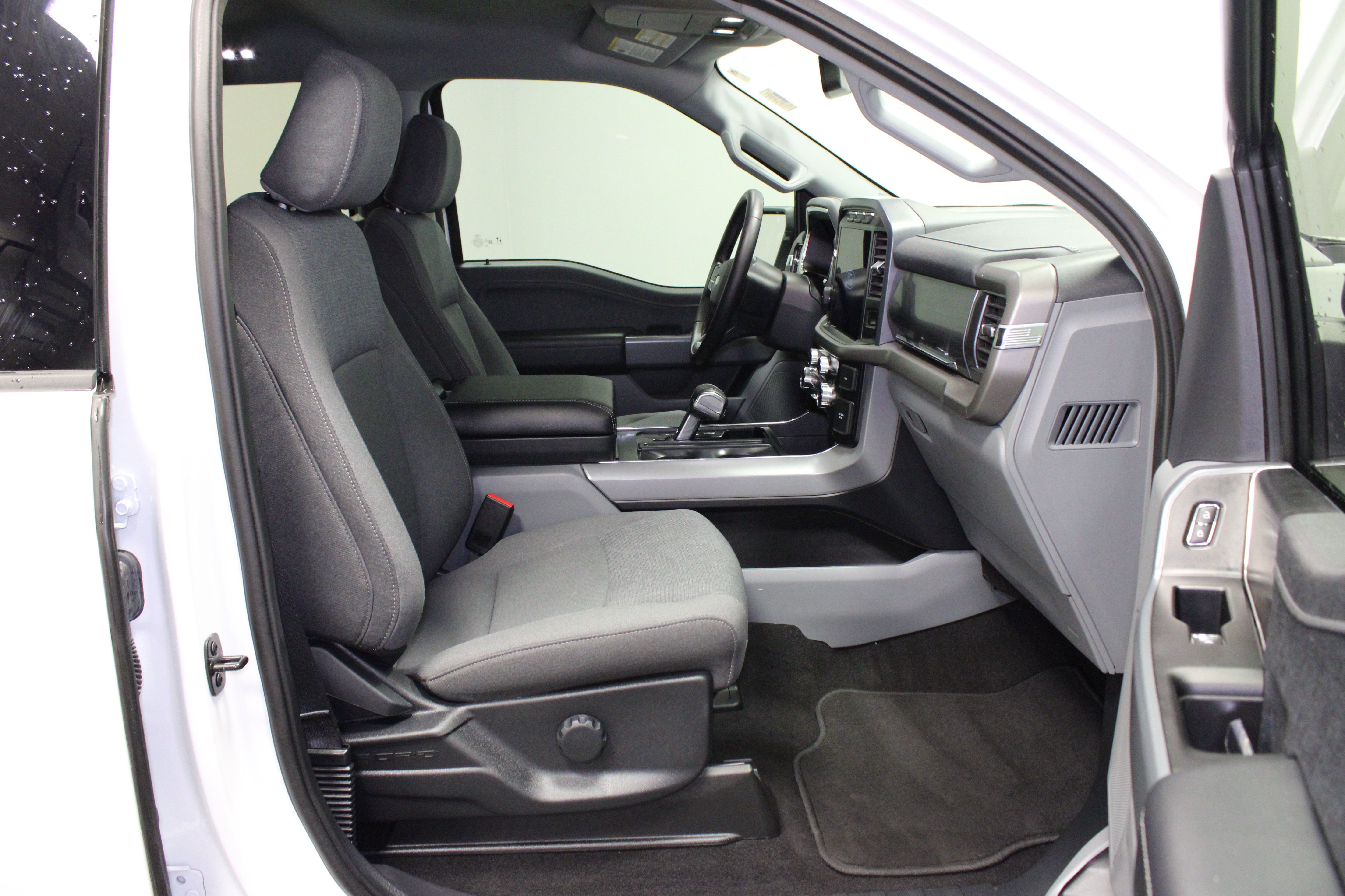Used 2024 Ford F150 Lightning XLT AWD/4WD image 16