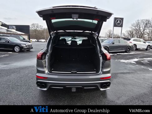Used 2018 Porsche Cayenne GTS image 23