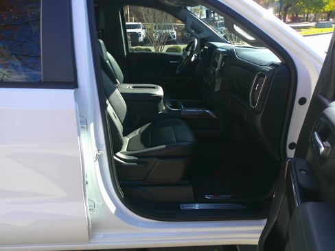 Used 2021 Chevrolet Silverado 1500 LT Trail Boss w/ Convenience Package II image 37