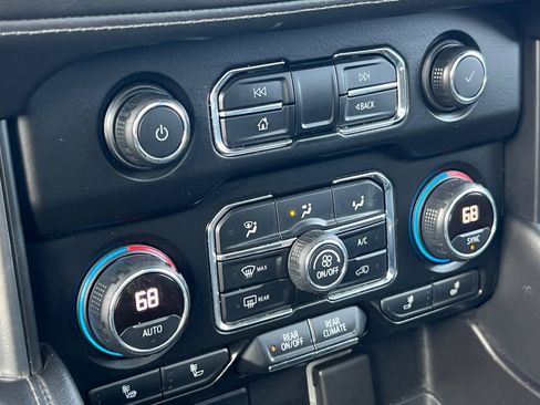 Used 2021 Chevrolet Tahoe Z71 image 21