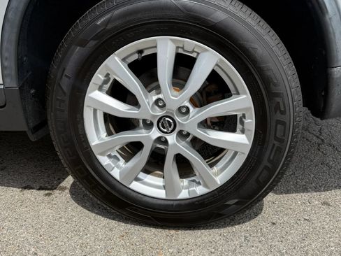 Used 2018 Nissan Rogue SV AWD/4WD image 24