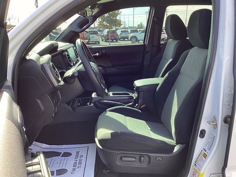 Used 2020 Toyota Tacoma TRD Sport image 16