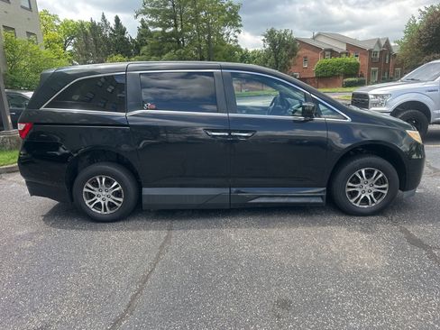 Used 2011 Honda Odyssey EX image 2
