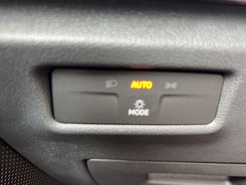 New 2025 Volkswagen Tiguan SE image 21