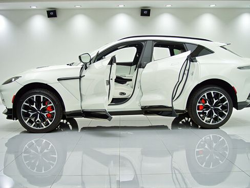 Used 2023 Aston Martin DBX 707 AWD/4WD image 4