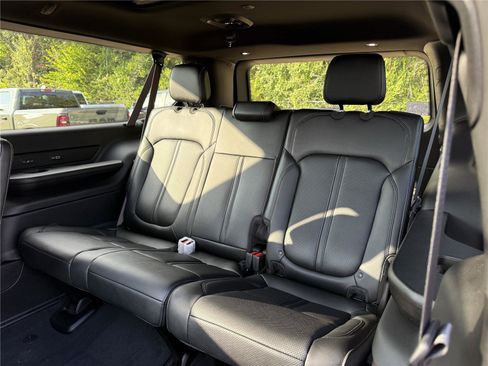 New 2025 Jeep Wagoneer L Series II AWD/4WD image 18