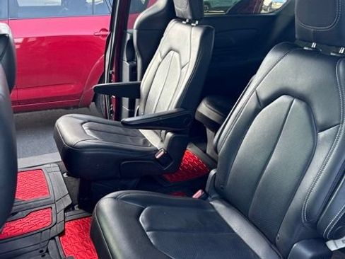 Used 2020 Chrysler Pacifica Touring-L w/ Advanced Safetytec Group AWD/4WD image 21