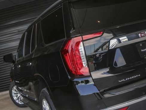 Used 2023 GMC Yukon SLT w/ SLT Luxury Package RWD image 15