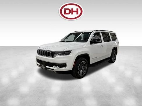 Used 2023 Jeep Wagoneer Series III w/ Preferred Equipment Group AWD/4WD image 11