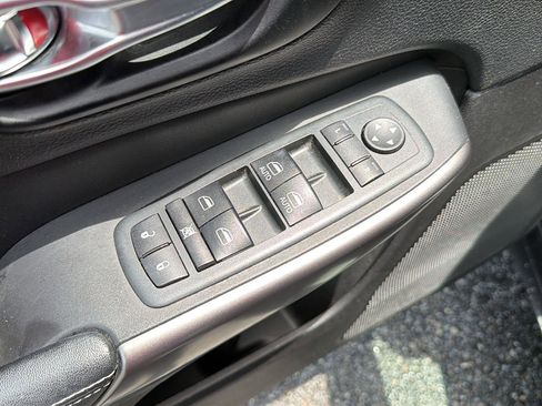 Used 2020 Jeep Cherokee Latitude Plus AWD/4WD image 30