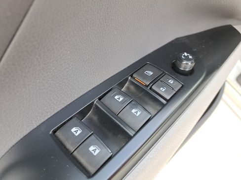 Used 2018 Toyota Camry LE image 13