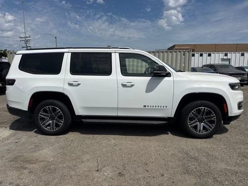 Used 2024 Jeep Wagoneer Series II w/ Flexible Seating Group RWD image 4