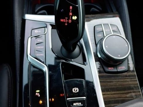 Used 2021 BMW 530i xDrive 530i xDrive w/ M Sport Package image 7