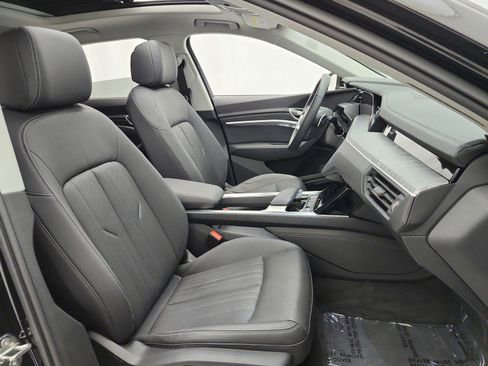 Used 2024 Audi Q8 e-tron Premium Plus AWD/4WD image 19