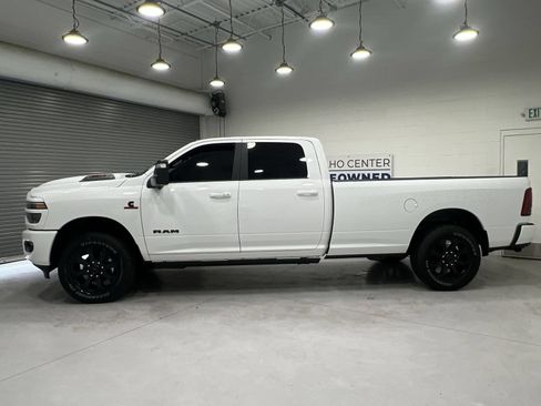 Used 2025 RAM 2500 Laramie AWD/4WD image 5