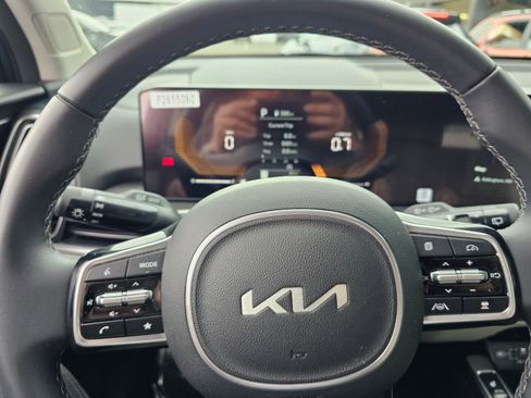 Used 2024 Kia Sorento S image 28