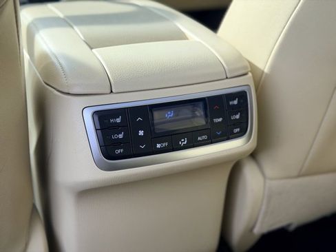 Used 2018 Toyota Highlander Limited image 23