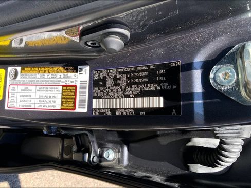 Used 2023 Toyota Highlander XLE AWD/4WD image 19