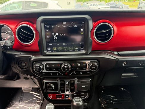 Used 2019 Jeep Wrangler Unlimited Rubicon w/ Dual Top Group AWD/4WD image 28