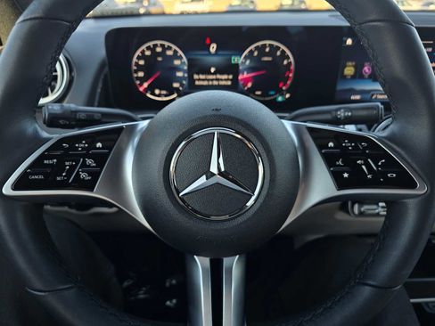 Used 2025 Mercedes-Benz GLB 250 4MATIC image 24
