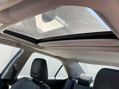 Used 2014 Toyota Camry SE w/ Leather Package FWD image 15