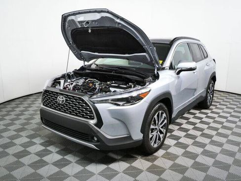 Used 2023 Toyota Corolla Cross XLE w/ Convenience Package AWD/4WD image 7