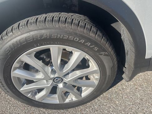 Used 2022 Nissan Rogue Sport SV image 11