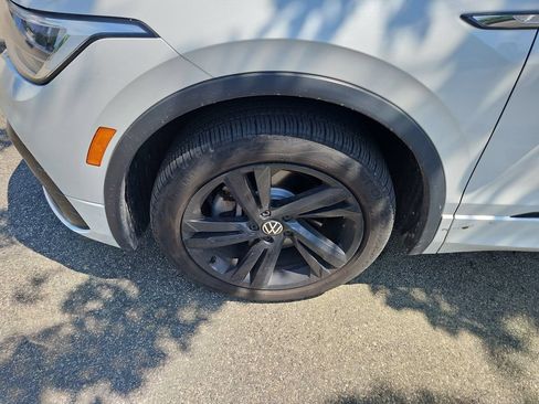 Used 2024 Volkswagen Tiguan SE R-Line AWD/4WD image 3