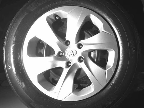 Used 2021 Toyota RAV4 LE image 10