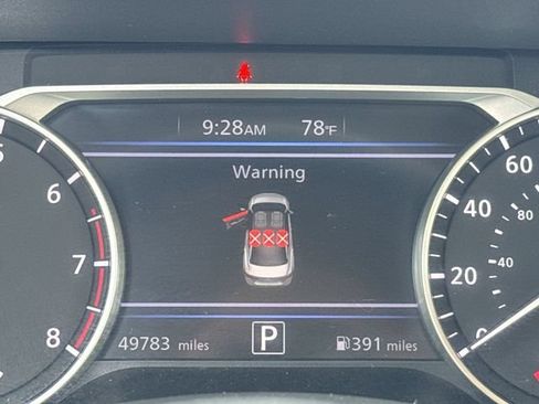 Used 2025 Nissan Sentra SR w/ SR Premium Package FWD image 16