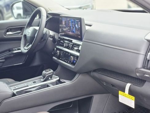 New 2026 Nissan Pathfinder Platinum image 12