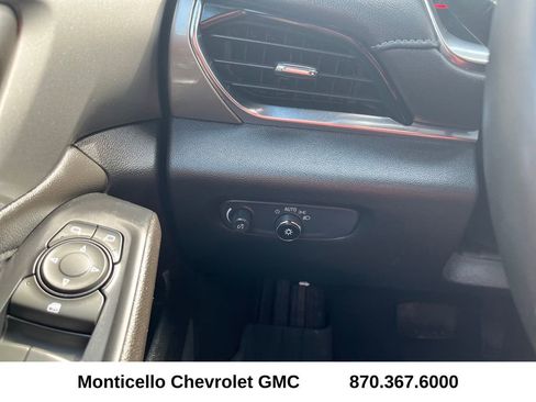 Certified 2023 Chevrolet Traverse LT FWD image 12