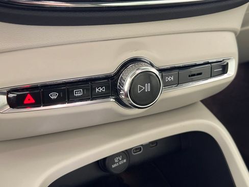Certified 2025 Volvo XC40 B5 Plus AWD/4WD image 23