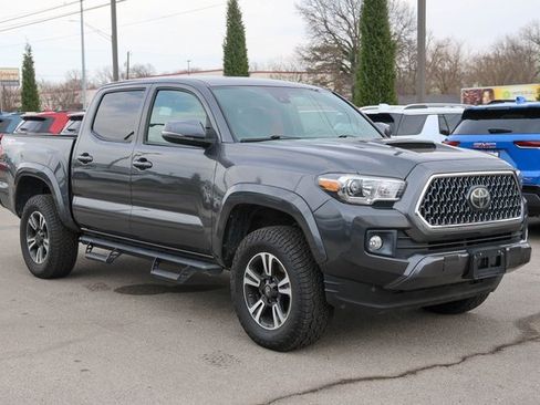 Used 2019 Toyota Tacoma TRD Sport image 1