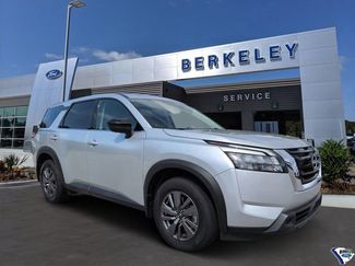 Used 2025 Nissan Pathfinder S FWD video 1