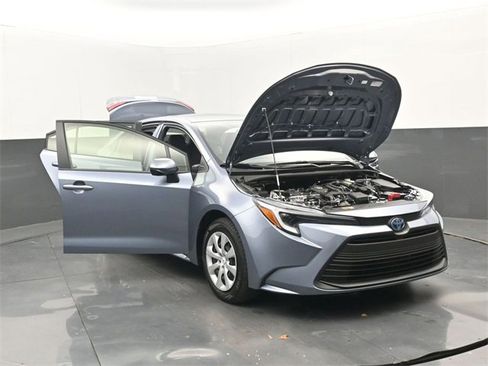 Used 2025 Toyota Corolla LE image 30