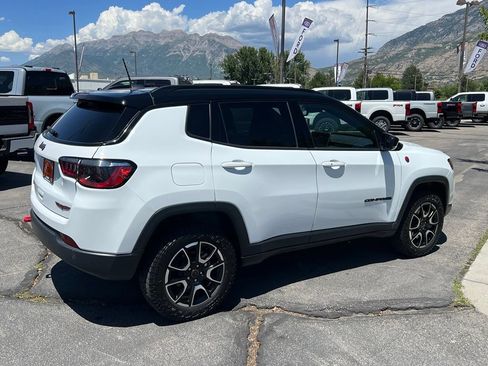 Used 2025 Jeep Compass Trailhawk AWD/4WD image 8