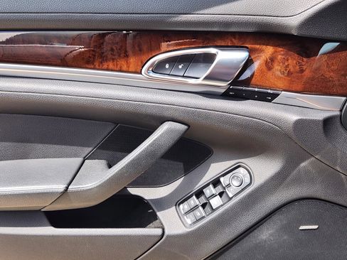 Used 2015 Porsche Panamera S RWD image 16