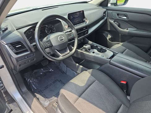 Used 2025 Nissan Rogue SV FWD image 16