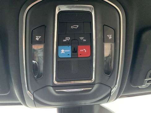Used 2023 Jeep Grand Cherokee L Limited w/ Luxury Tech Group II AWD/4WD image 31
