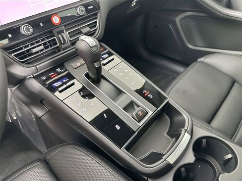New 2026 Porsche Macan image 35