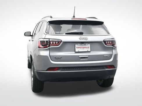 Used 2022 Jeep Compass Latitude image 9