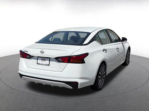 Used 2025 Nissan Altima 2.5 SV FWD image 14